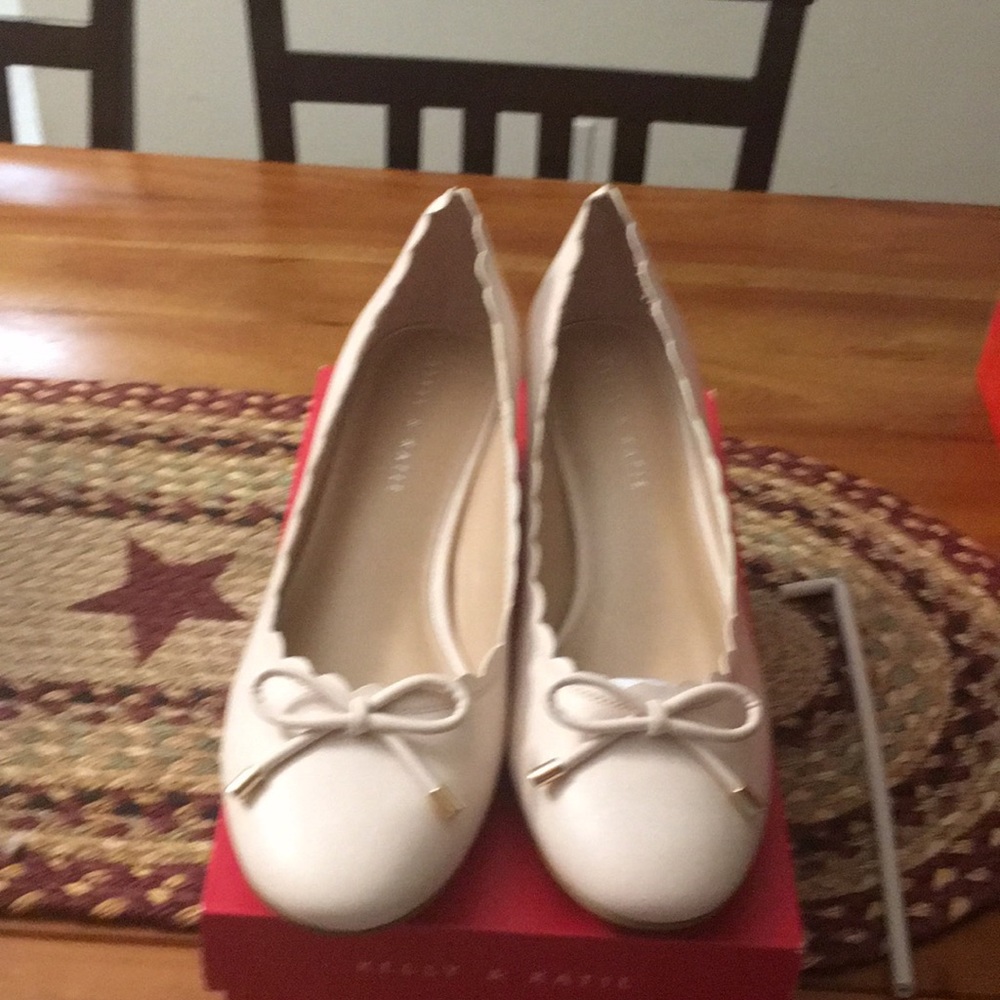 Kelly & Katie Cadena pumps.  Size 10. Light pink